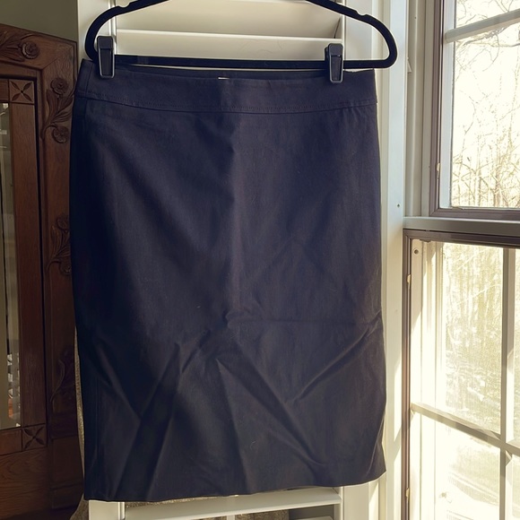 Black pencil skirt with side zip & back slit - Picture 1 of 9